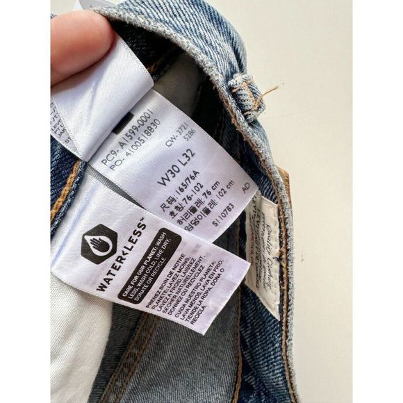 LEVI'S Modified Take Notes Ultra High Rise Loose Cut Off Denim Shorts, Size 30 - Picture 12 of 13